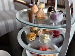 -亚龙湾喜来登·美景台大堂吧