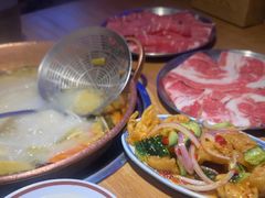 -洱火云南酸菜牛肉火锅(石景山当代商城店)