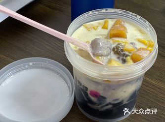 店名:悸动烧仙草 真的超爱他们家的烧仙草 一杯满满小