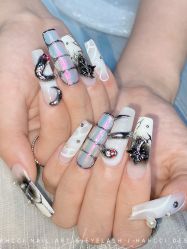 -花岐款式专研健康美甲沙龙