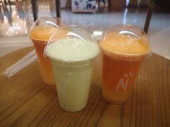 牛油果香蕉奶昔-Natural Moment天然果汁(天汇广场igc店)