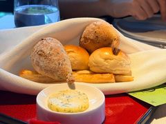 -弦月窗LUNETTE BY AMANDA(复兴路店)