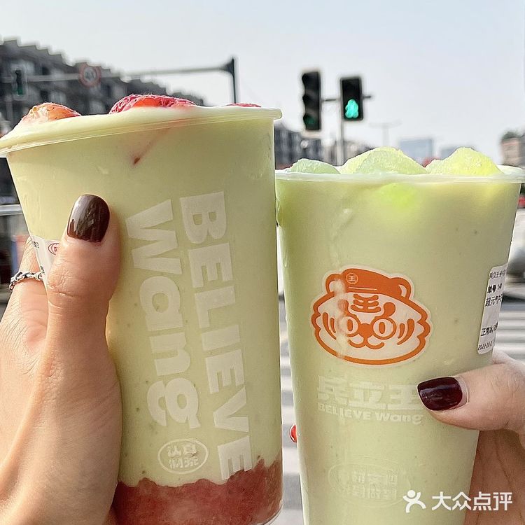 这杯牛油果奶昔无敌了！真的好好喝