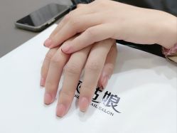 -灰姑娘美甲美睫馆