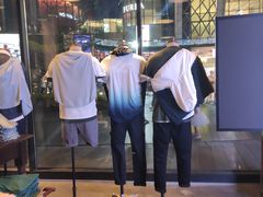 -Hollister(天环广场店)