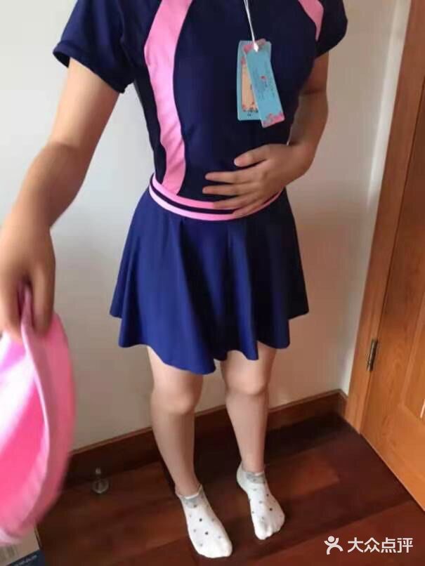 喜欢游泳的孩子性格很好。