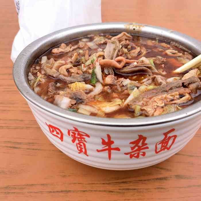 四宝牛杂面(总店)-"家住改造小面店的风格 收拾的干干净净 .