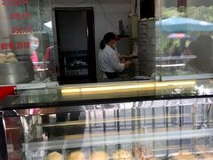面包甜点陈列柜-莹珠阁·私房菜