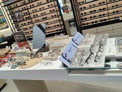 -博士眼镜集团石人工眼镜(虹口万泰店)