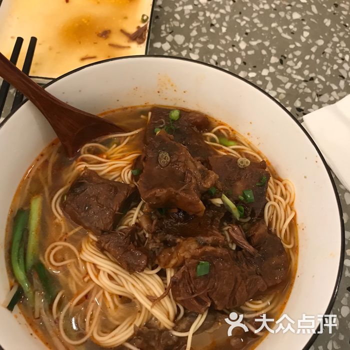 井梅酥面酸辣牛骨面图片-北京小吃快餐-大众点评网