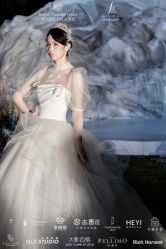 -派丽莫Pellimo原创设计婚纱品牌