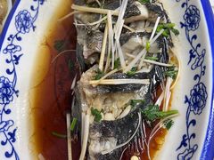 油泼黑头鱼-天伦海鲜·老味道·青岛菜(栈桥天主教堂店)