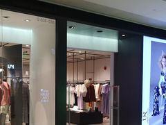 -URBAN REVIVO(欢乐海岸购物中心店)