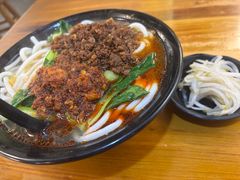 -丽虹云南过桥米线(兴工街店)