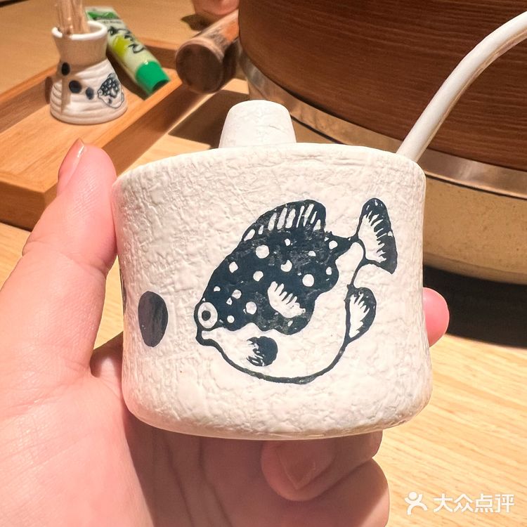 被胖鼓鼓的河豚鱼吸引