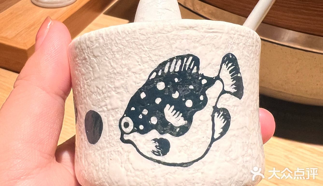  被胖鼓鼓的河豚鱼吸引