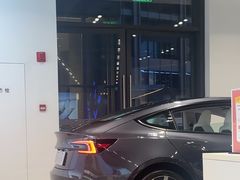 -TESLA 特斯拉(上海太古汇体验店)
