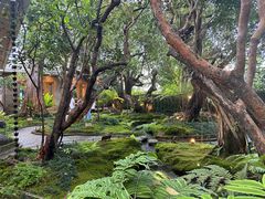 -Chom Cafe and Restaurant