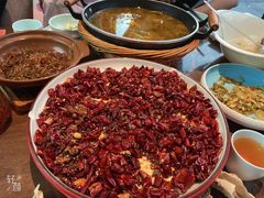 -有红鸡毛店·川菜(建设路店)