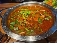 -野山舂·贵州现舂酸汤火锅(鸿通城店)