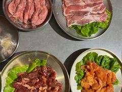 -围炉肉舍•炭烤活鳗•丹东海鲜烤肉(步行街店)