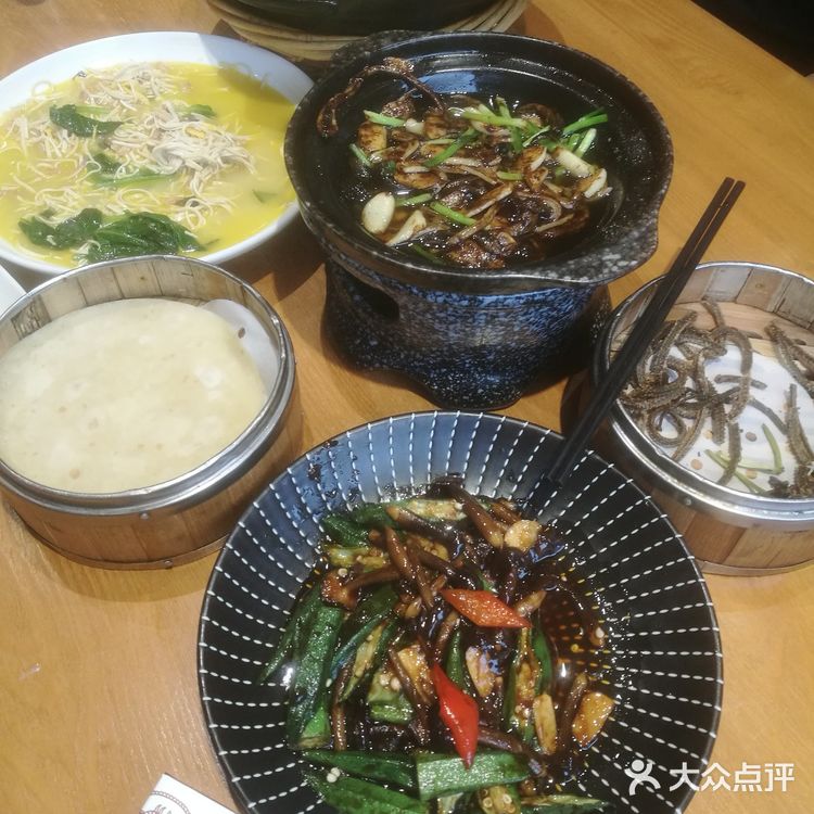 味道都不错，环境和服务态度也挺好的，就是不好停车