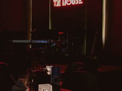 -TZ House音乐现场(来福士中心店)