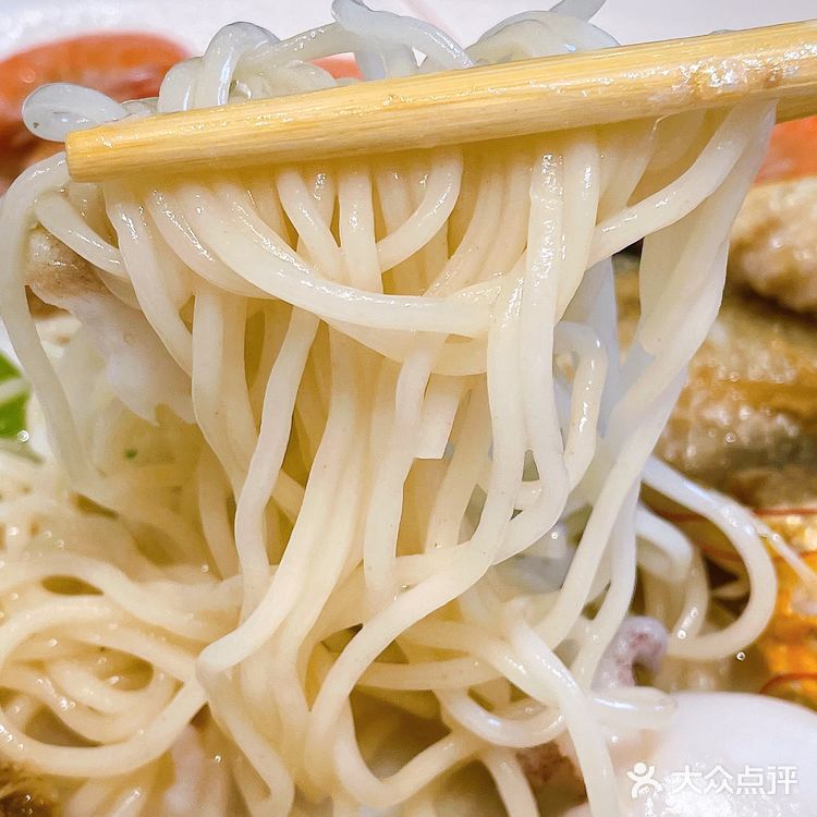 酥酥脆脆，香而不油。热乎的时候更好吃