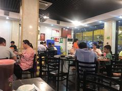 大堂-牛一煲美食(江高店)