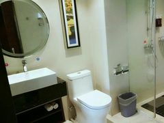 -武汉光谷广场杨家湾地铁站怡程酒店