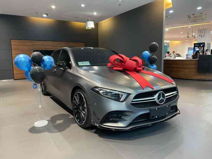 利星行上海利星奔驰(延安西路店)-"环境蛮好,又大,有六个楼面,只是