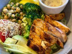 鸡肉牛油果芒果色拉-wagas(暖山店)