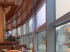 靠窗位-蜜桃餐厅·伴山(湖滨商业街店)