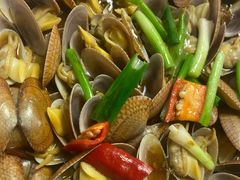 葱姜炒花蛤-鑫悦楼煎蟹·16年海鲜大排档