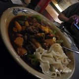 店家在湖滨银泰D区4楼， 生意很红火，周末傍晚四点多