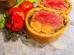 惠灵顿牛排-弦月窗LUNETTE BY AMANDA(复兴路店)