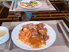 -大中华希尔顿酒店-念自助餐·嗨啤·小龙虾