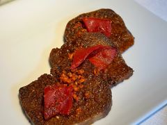 辣味低温碳烤牛舌配红彩椒-弦月窗LUNETTE BY AMANDA(复兴路店)