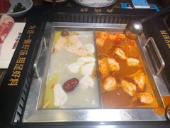 -老牌坊云南鱼豆花火锅(哈西万达店)