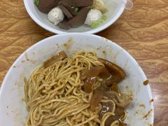 -松树干拌面店