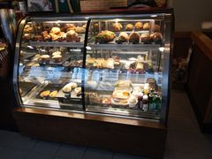 面包甜点陈列柜-星巴克(古象大酒店店)