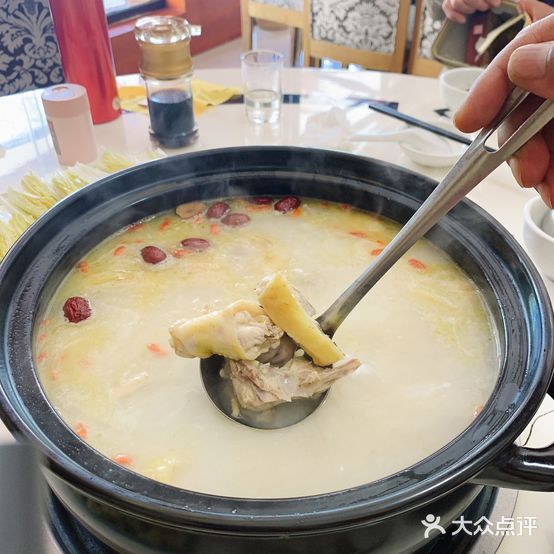 叶记猪肚鸡(宝安椰林湾店)