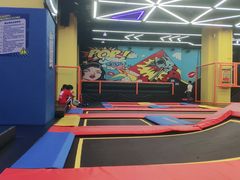 -爱蹦iBOON蹦床运动馆(江汉店)