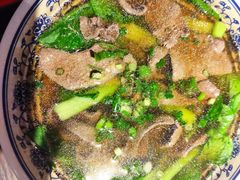 -爆炸头阿姨小四川正宗川味小吃(无任何分店)