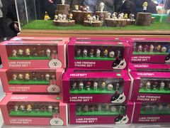 -LINE FRIENDS Garosu-gil Flagship Store
