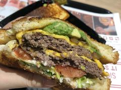 -The Habit Burger Grill 哈比特汉堡(爱琴海店)