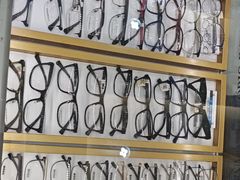 -美式眼镜·授权蔡司.依视路.尼康.豪雅.明月(人民广场店)