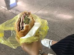 -Bánh Mì Huynh Hoa