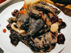 红枣杞子乌鸡汤-汤城小厨•粤菜•靓汤(苏州街店)