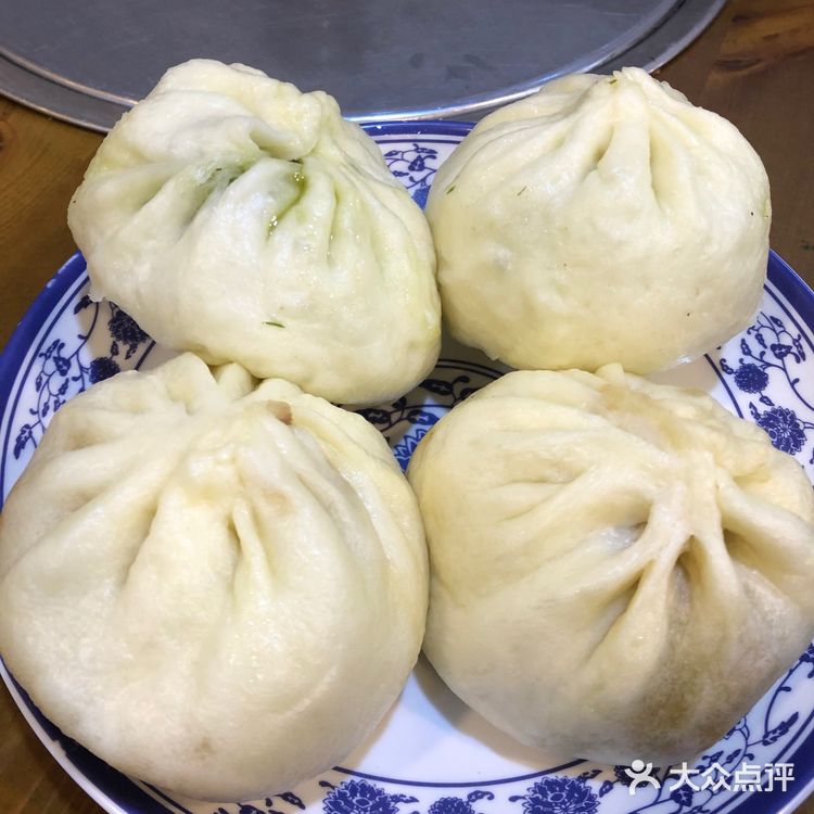 豆腐脑，包子，油饼，糖油饼，麻团